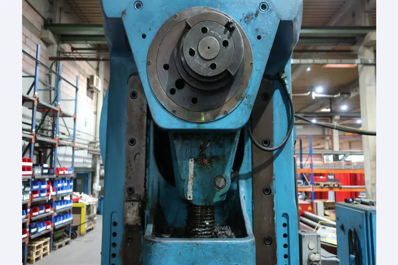 Machines for processing thin/medium thick sheet metal<br> (cutting, punching, pressing, bending)<br><font size="2">In collaboration with Hilco Industrial Acquisitions bv<br></font>-3