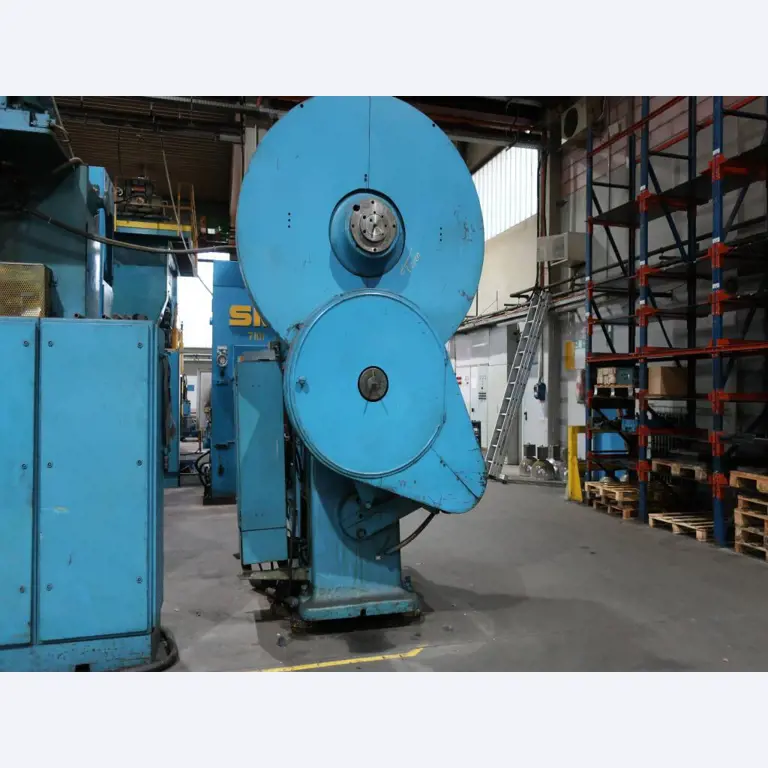 Machines for processing thin/medium thick sheet metal<br> (cutting, punching, pressing, bending)<br><font size="2">In collaboration with Hilco Industrial Acquisitions bv<br></font>-4