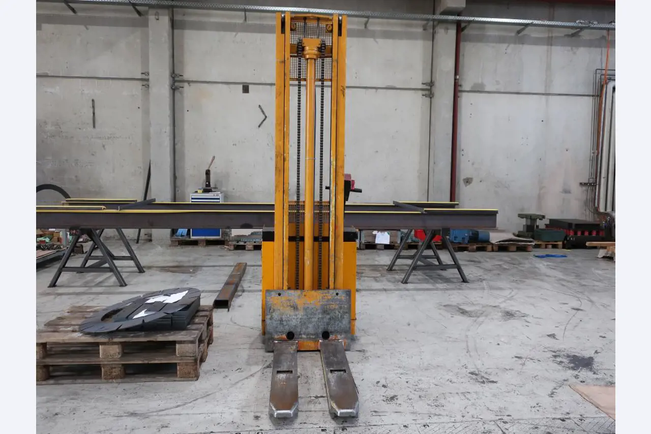 Machines for processing thin/medium thick sheet metal<br> (cutting, punching, pressing, bending)<br><font size="2">In collaboration with Hilco Industrial Acquisitions bv<br></font>-2