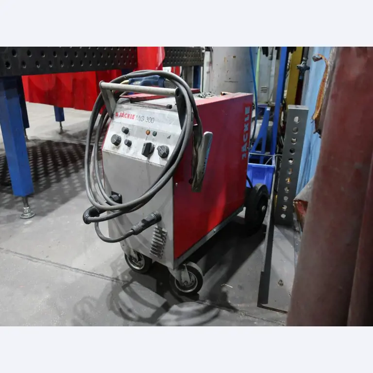 Máquinas para o processamento de chapas metálicas de espessura fina/média<br>(corte, perfuração, prensagem, dobragem)<br><font size="2">Em colaboração com a Hilco Industrial Acquisitions bv</font>-1