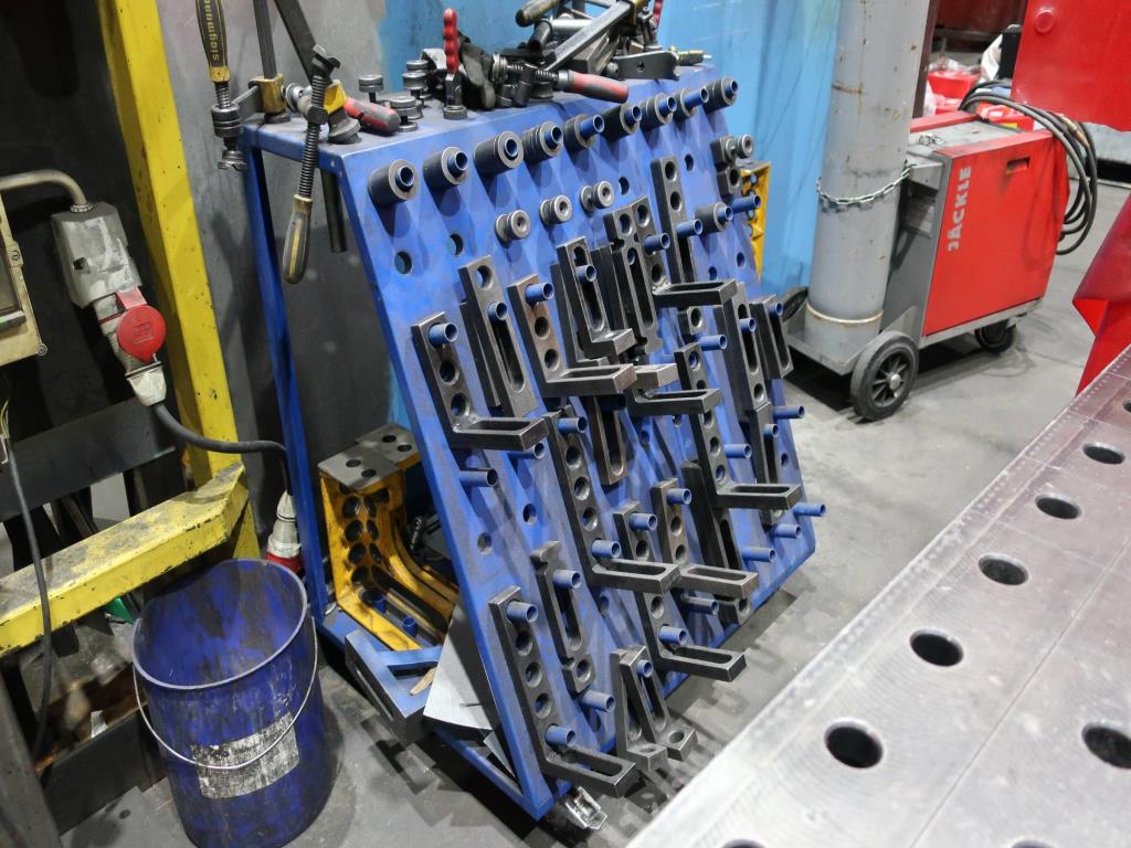 Machines for processing thin/medium thick sheet metal<br> (cutting, punching, pressing, bending)<br><font size="2">In collaboration with Hilco Industrial Acquisitions bv<br></font>-5