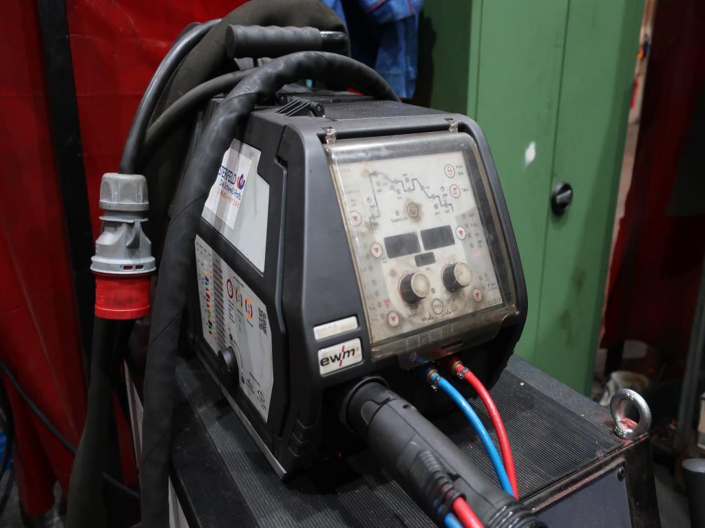 Machines for processing thin/medium thick sheet metal<br> (cutting, punching, pressing, bending)<br><font size="2">In collaboration with Hilco Industrial Acquisitions bv<br></font>-4