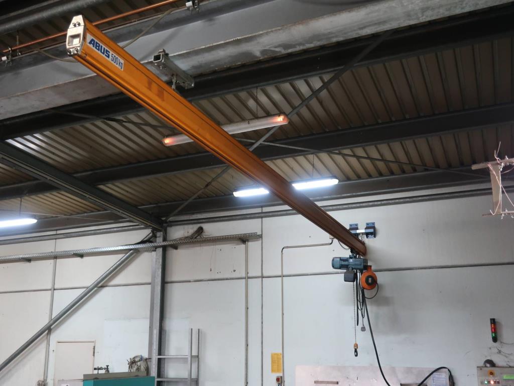 Machines pour l'usinage de tôles fines/moyennes<br>(découpe, poinçonnage, pressage, pliage)<br><font size="2">En collaboration avec Hilco Industrial Acquisitions bv</font>.-1