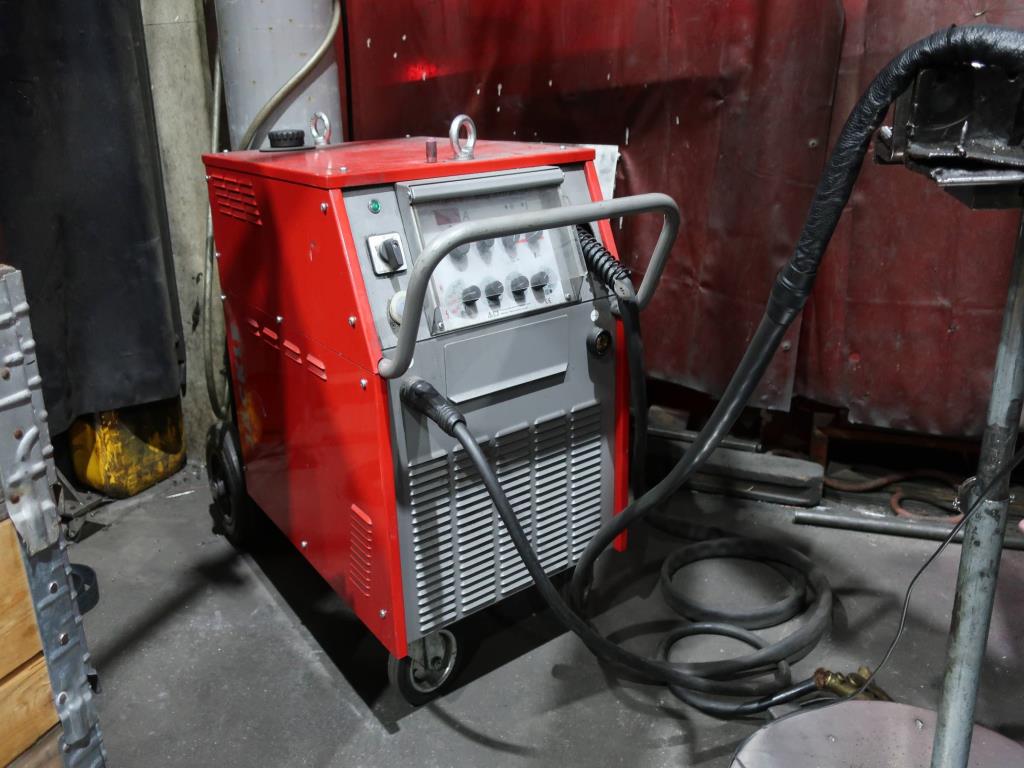 Maschinen zur Bearbeitung von dünnen/mittelstarken Blechen<br>(Schneiden, Stanzen, Pressen, Biegen)<br><font size="2">In Zusammenarbeit m. Hilco Industrial Acquisitions bv</font>-1