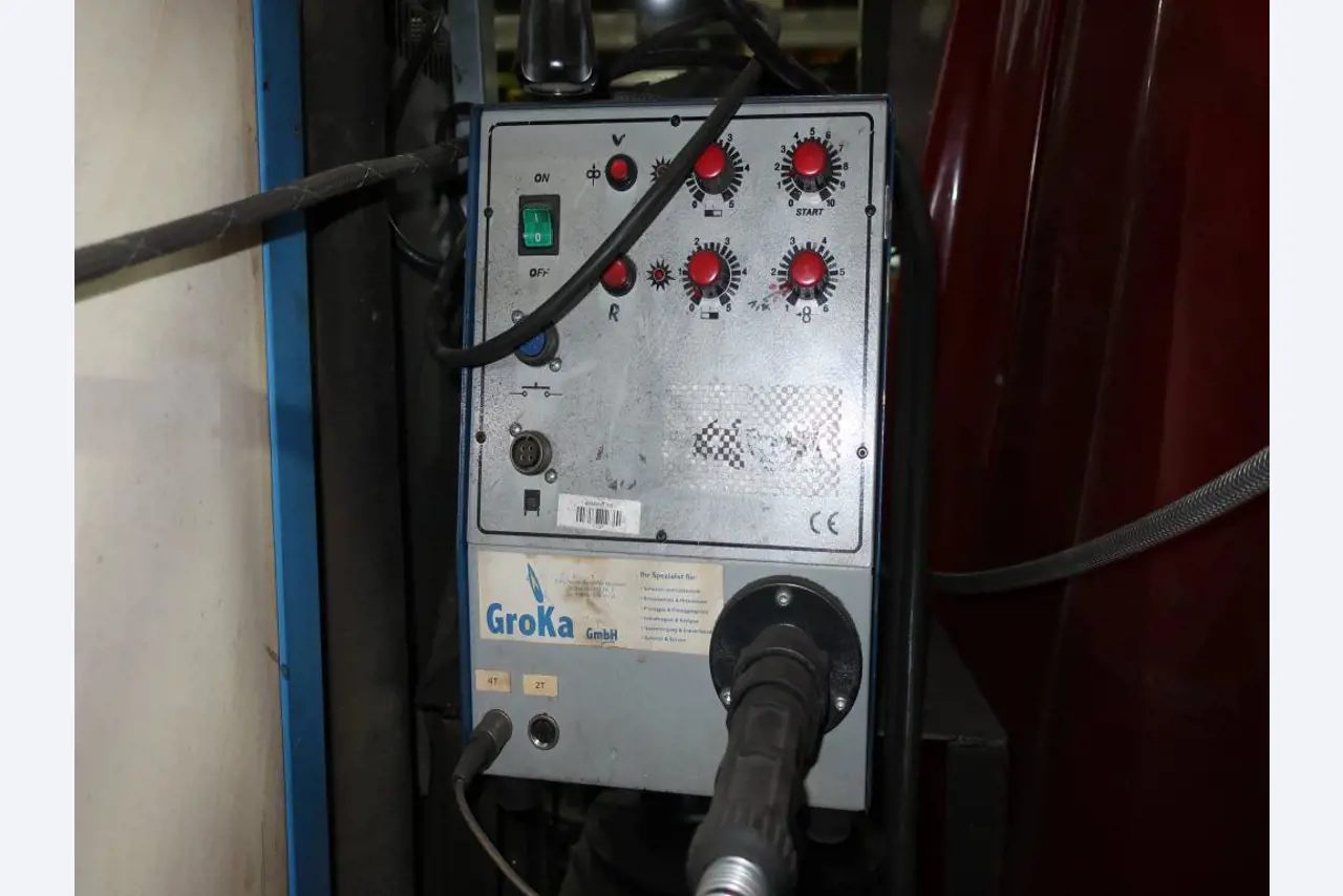 Máquinas para o processamento de chapas metálicas de espessura fina/média<br>(corte, perfuração, prensagem, dobragem)<br><font size="2">Em colaboração com a Hilco Industrial Acquisitions bv</font>-7