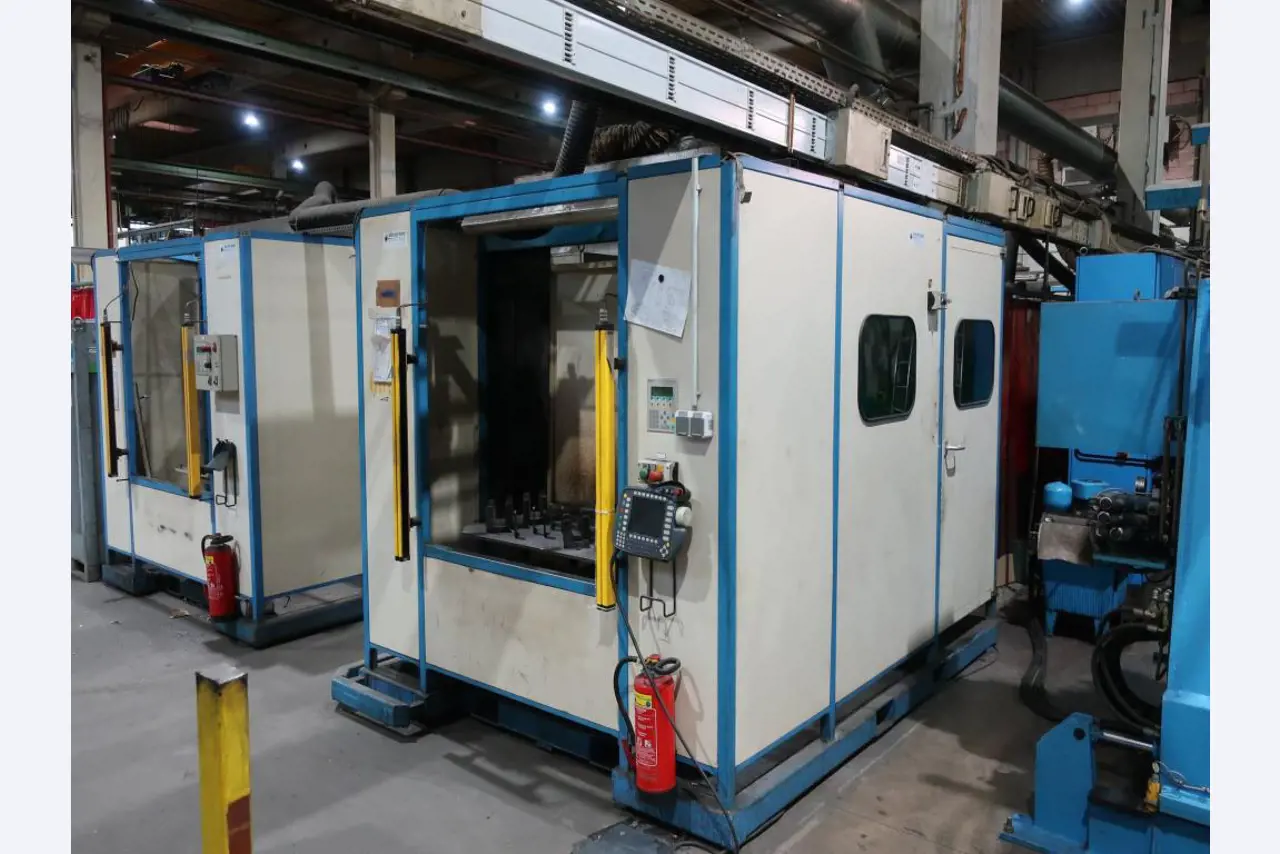 Máquinas para o processamento de chapas metálicas de espessura fina/média<br>(corte, perfuração, prensagem, dobragem)<br><font size="2">Em colaboração com a Hilco Industrial Acquisitions bv</font>-2