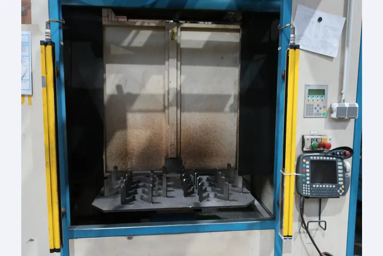 Máquinas para o processamento de chapas metálicas de espessura fina/média<br>(corte, perfuração, prensagem, dobragem)<br><font size="2">Em colaboração com a Hilco Industrial Acquisitions bv</font>-4