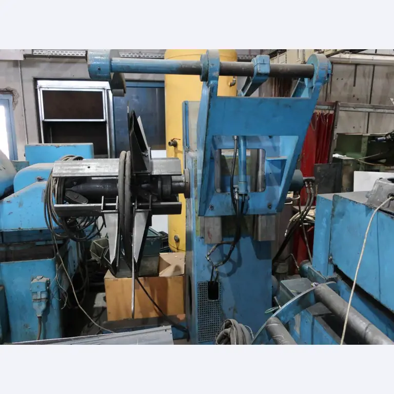 Máquinas para o processamento de chapas metálicas de espessura fina/média<br>(corte, perfuração, prensagem, dobragem)<br><font size="2">Em colaboração com a Hilco Industrial Acquisitions bv</font>-3