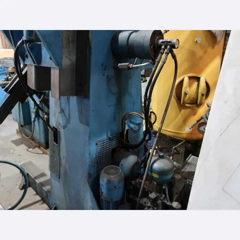 Máquinas para o processamento de chapas metálicas de espessura fina/média<br>(corte, perfuração, prensagem, dobragem)<br><font size="2">Em colaboração com a Hilco Industrial Acquisitions bv</font>-4
