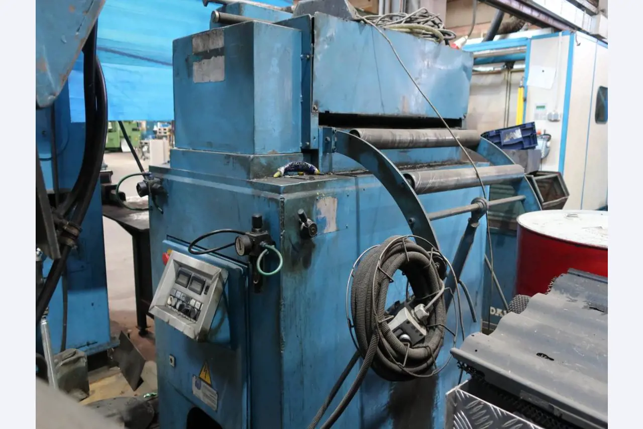 Máquinas para o processamento de chapas metálicas de espessura fina/média<br>(corte, perfuração, prensagem, dobragem)<br><font size="2">Em colaboração com a Hilco Industrial Acquisitions bv</font>-7