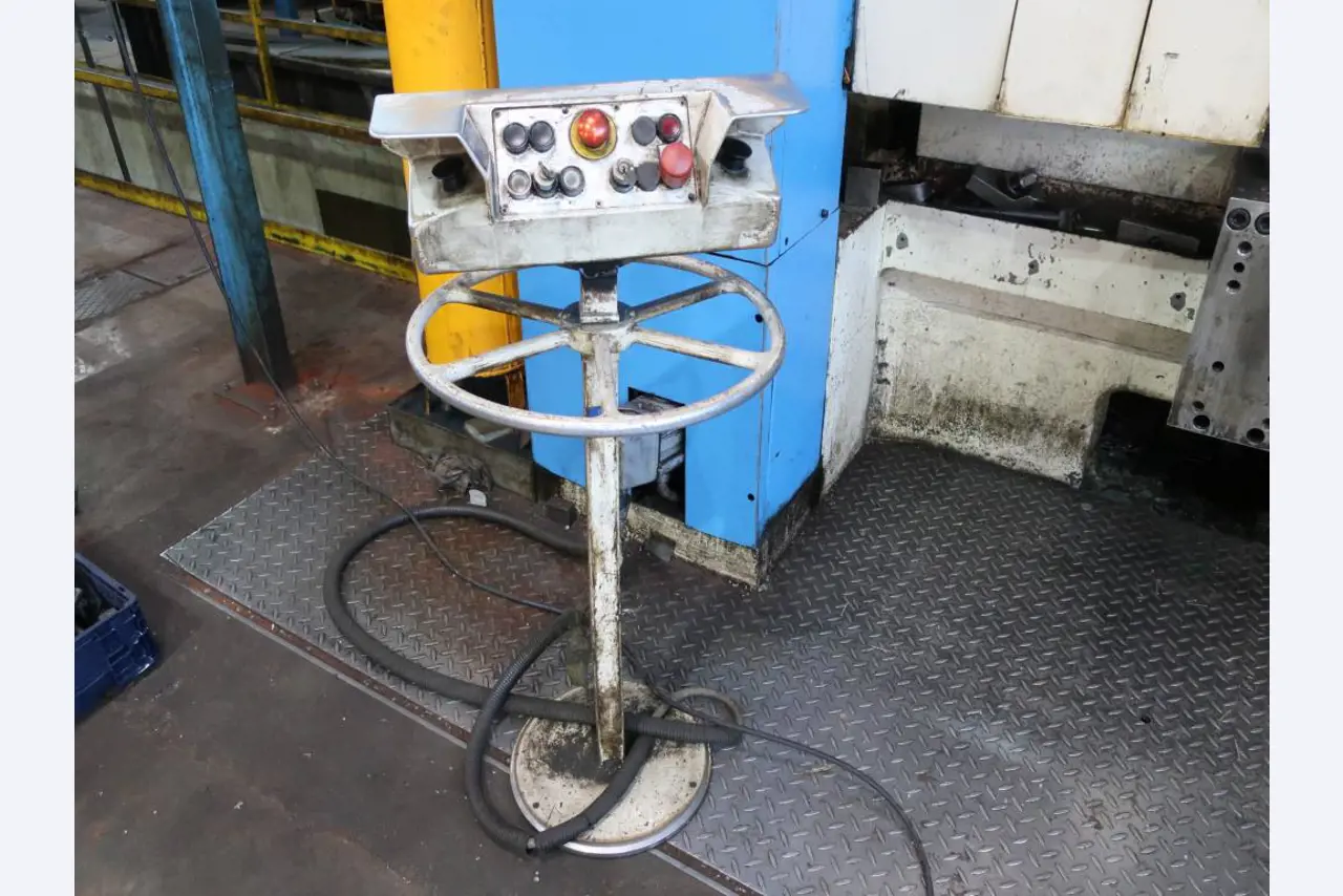 Máquinas para o processamento de chapas metálicas de espessura fina/média<br>(corte, perfuração, prensagem, dobragem)<br><font size="2">Em colaboração com a Hilco Industrial Acquisitions bv</font>-22