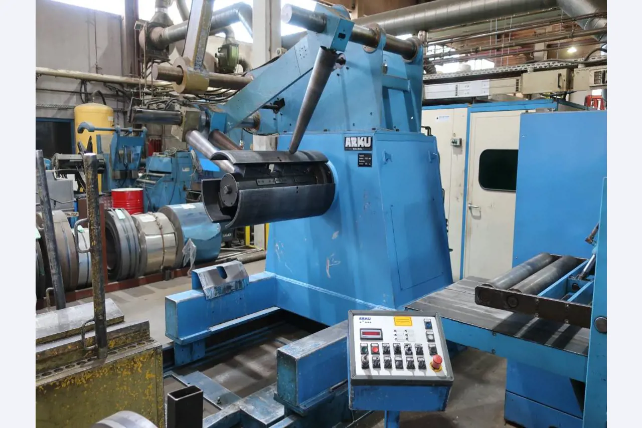 Máquinas para o processamento de chapas metálicas de espessura fina/média<br>(corte, perfuração, prensagem, dobragem)<br><font size="2">Em colaboração com a Hilco Industrial Acquisitions bv</font>-24