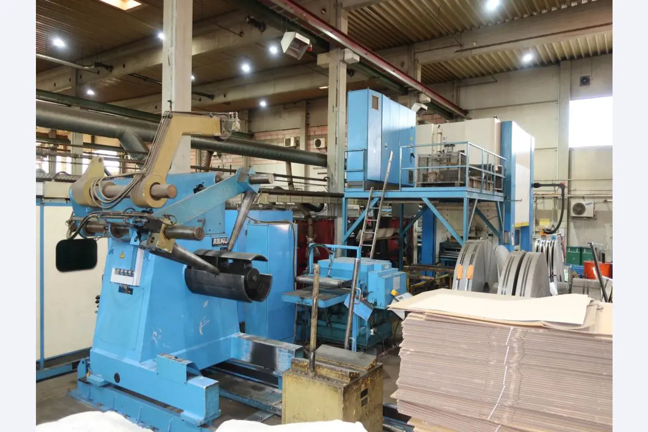 Máquinas para o processamento de chapas metálicas de espessura fina/média<br>(corte, perfuração, prensagem, dobragem)<br><font size="2">Em colaboração com a Hilco Industrial Acquisitions bv</font>-2