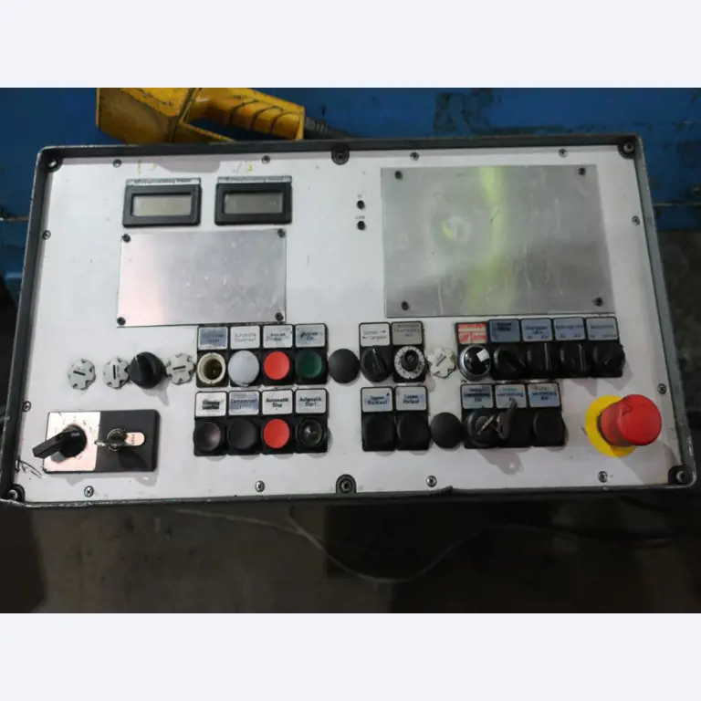 Máquinas para o processamento de chapas metálicas de espessura fina/média<br>(corte, perfuração, prensagem, dobragem)<br><font size="2">Em colaboração com a Hilco Industrial Acquisitions bv</font>-4