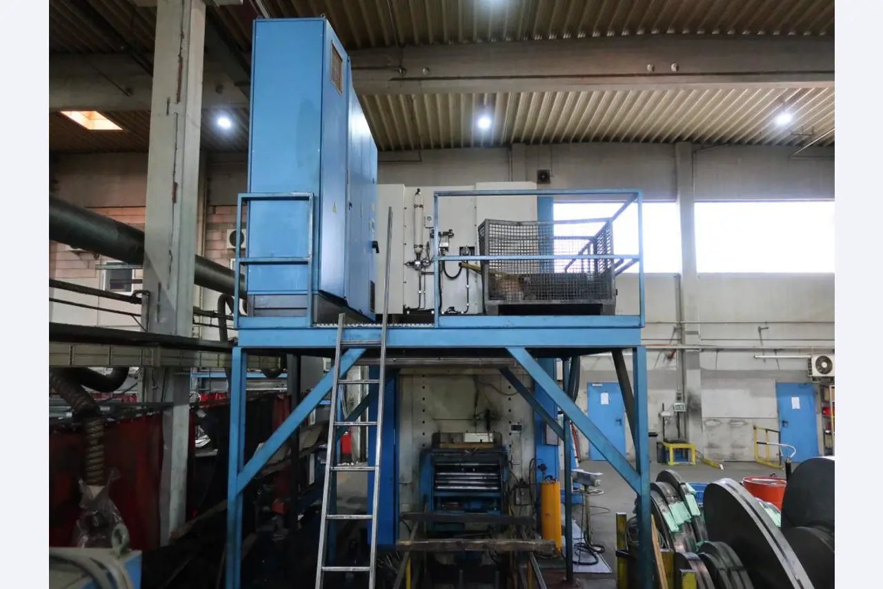 Máquinas para o processamento de chapas metálicas de espessura fina/média<br>(corte, perfuração, prensagem, dobragem)<br><font size="2">Em colaboração com a Hilco Industrial Acquisitions bv</font>-6