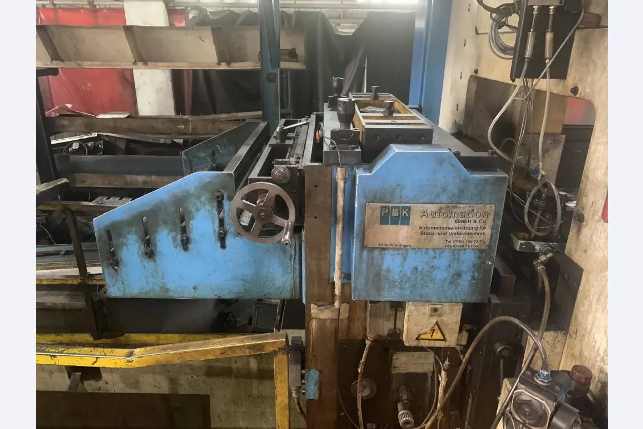 Máquinas para o processamento de chapas metálicas de espessura fina/média<br>(corte, perfuração, prensagem, dobragem)<br><font size="2">Em colaboração com a Hilco Industrial Acquisitions bv</font>-8
