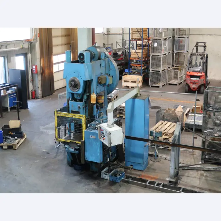 Máquinas para o processamento de chapas metálicas de espessura fina/média<br>(corte, perfuração, prensagem, dobragem)<br><font size="2">Em colaboração com a Hilco Industrial Acquisitions bv</font>-11
