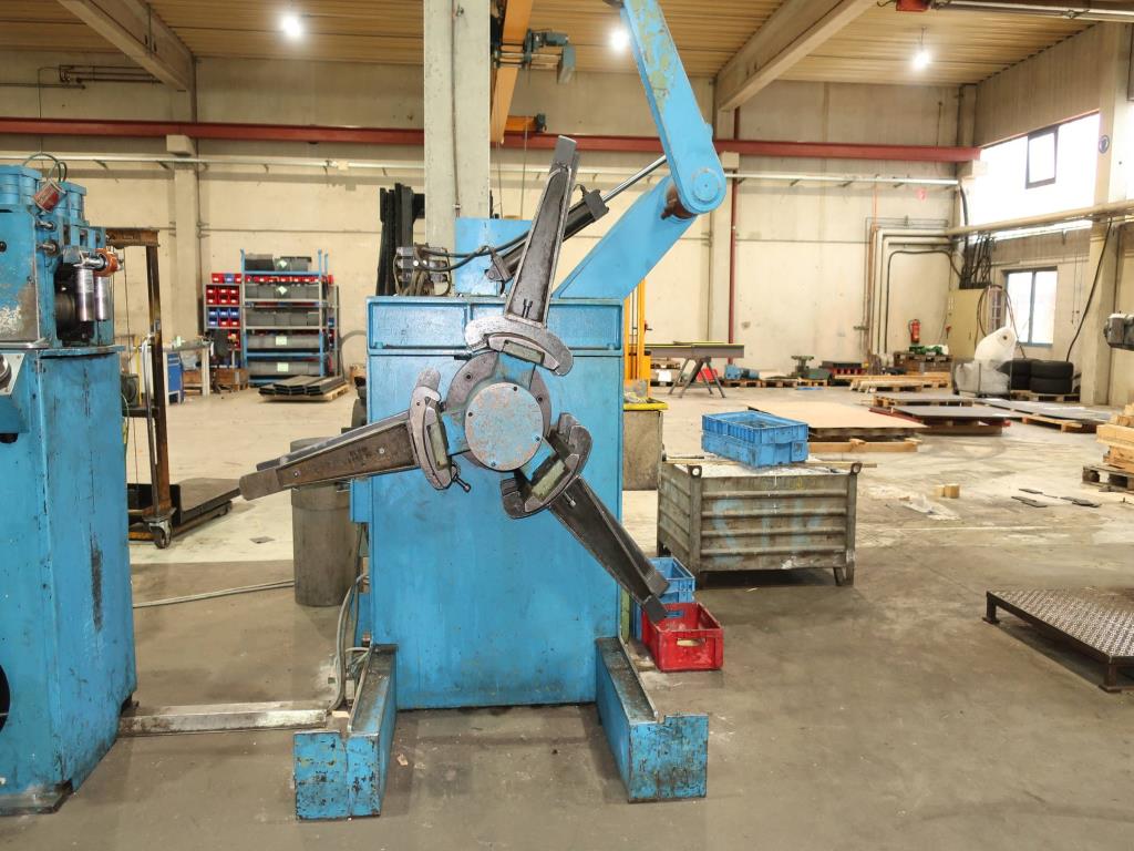 Machines for processing thin/medium thick sheet metal<br> (cutting, punching, pressing, bending)<br><font size="2">In collaboration with Hilco Industrial Acquisitions bv<br></font>-12