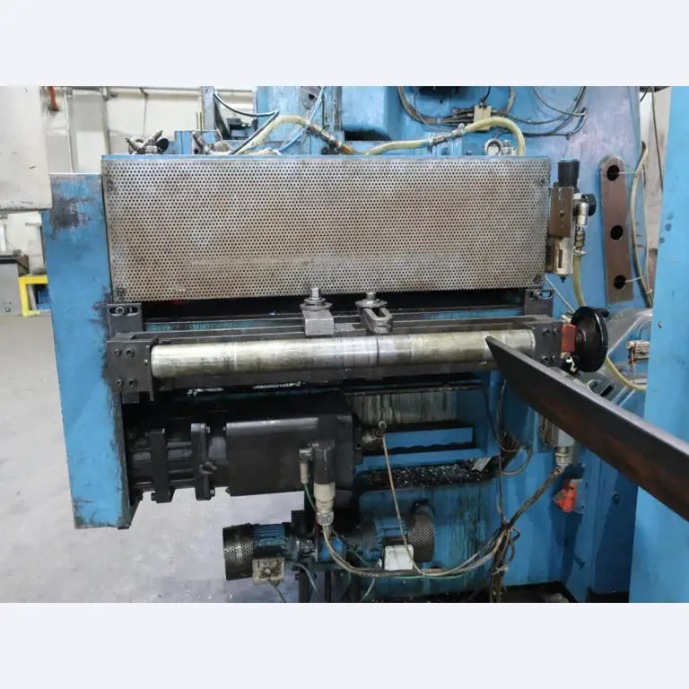 Máquinas para o processamento de chapas metálicas de espessura fina/média<br>(corte, perfuração, prensagem, dobragem)<br><font size="2">Em colaboração com a Hilco Industrial Acquisitions bv</font>-16