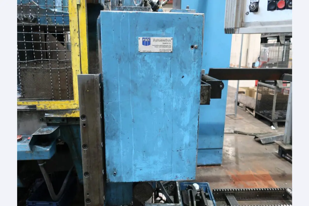 Máquinas para o processamento de chapas metálicas de espessura fina/média<br>(corte, perfuração, prensagem, dobragem)<br><font size="2">Em colaboração com a Hilco Industrial Acquisitions bv</font>-17