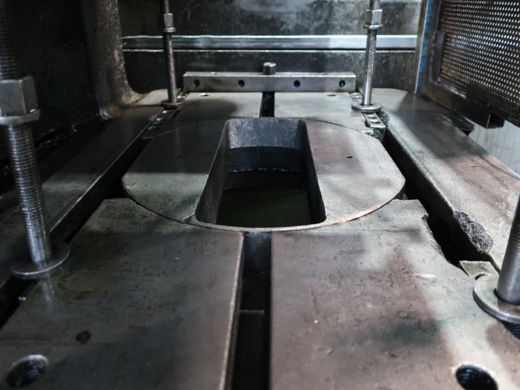 Machines for processing thin/medium thick sheet metal<br> (cutting, punching, pressing, bending)<br><font size="2">In collaboration with Hilco Industrial Acquisitions bv<br></font>-8