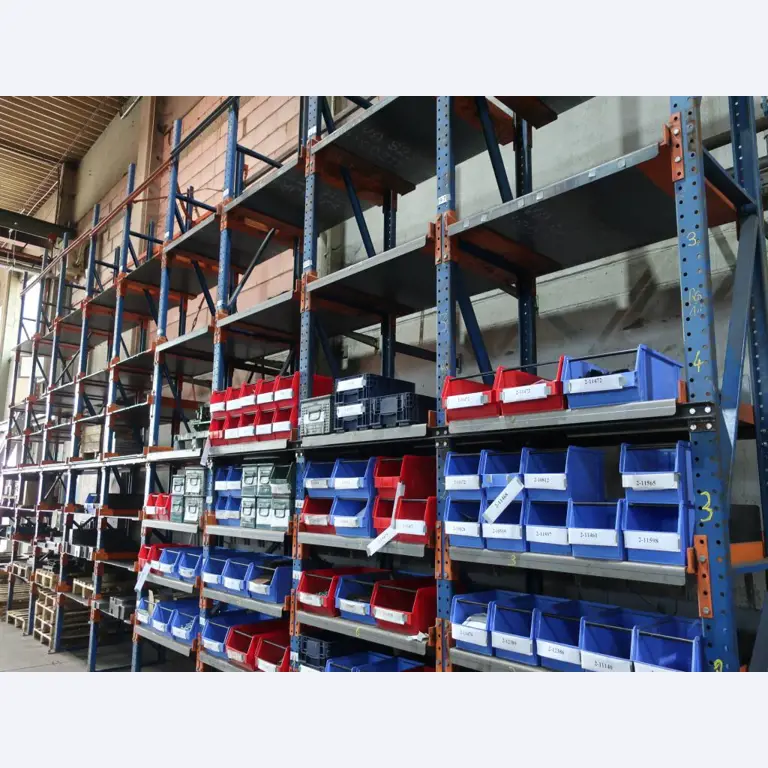 Máquinas para o processamento de chapas metálicas de espessura fina/média<br>(corte, perfuração, prensagem, dobragem)<br><font size="2">Em colaboração com a Hilco Industrial Acquisitions bv</font>-1
