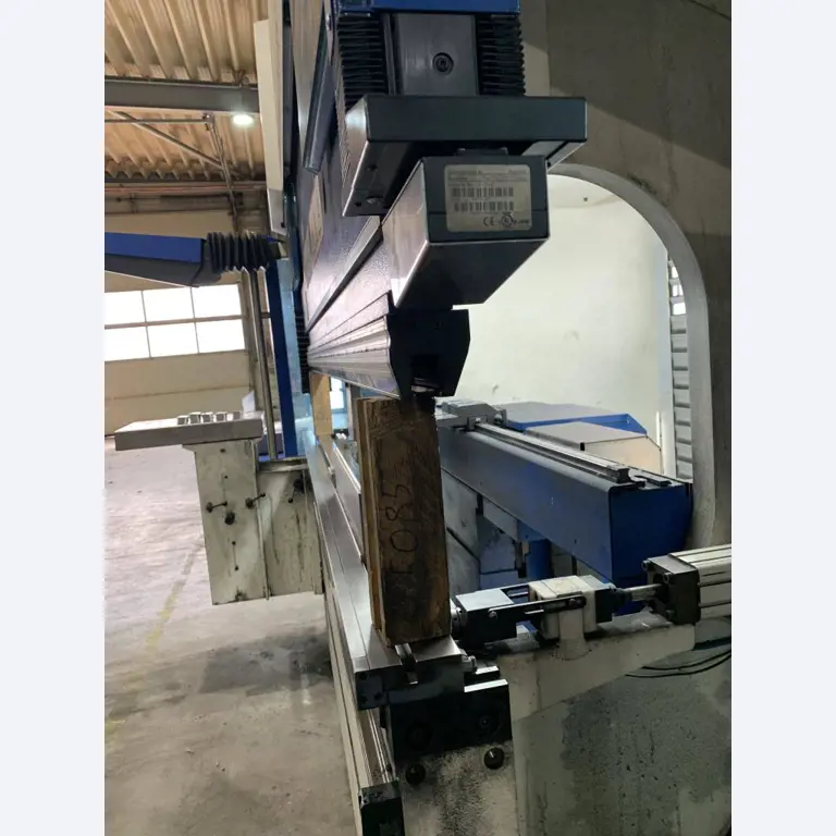 Máquinas para o processamento de chapas metálicas de espessura fina/média<br>(corte, perfuração, prensagem, dobragem)<br><font size="2">Em colaboração com a Hilco Industrial Acquisitions bv</font>-7