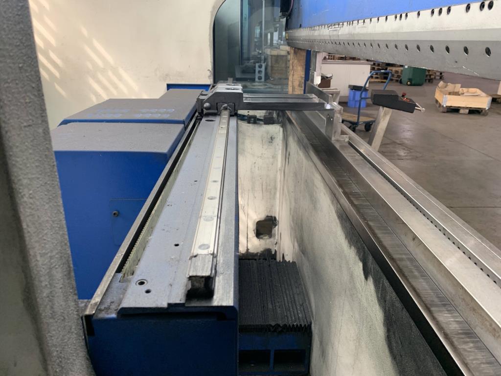 Machines for processing thin/medium thick sheet metal<br> (cutting, punching, pressing, bending)<br><font size="2">In collaboration with Hilco Industrial Acquisitions bv<br></font>-8