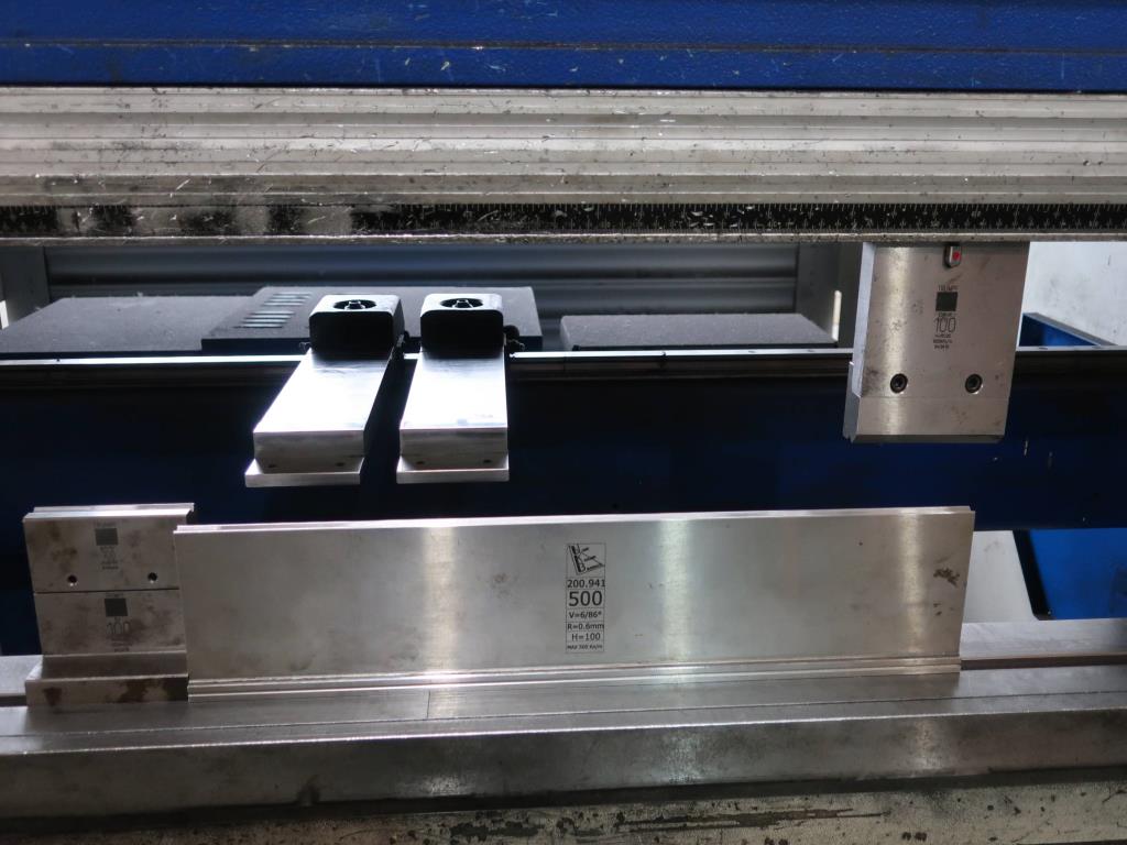 Machines for processing thin/medium thick sheet metal<br> (cutting, punching, pressing, bending)<br><font size="2">In collaboration with Hilco Industrial Acquisitions bv<br></font>-9
