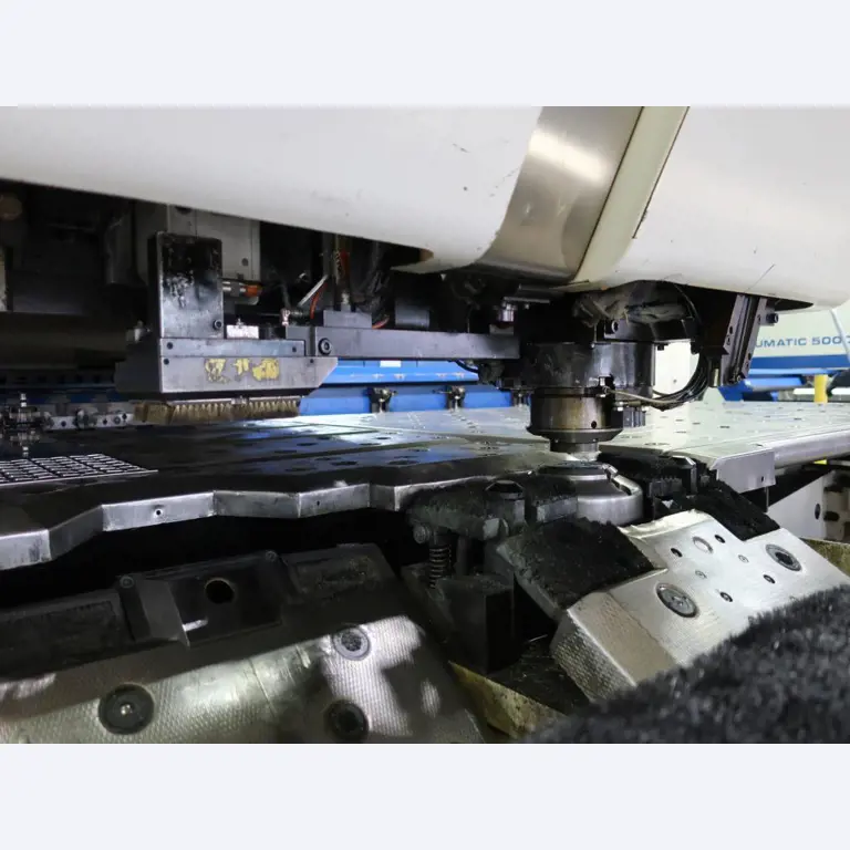 Máquinas para o processamento de chapas metálicas de espessura fina/média<br>(corte, perfuração, prensagem, dobragem)<br><font size="2">Em colaboração com a Hilco Industrial Acquisitions bv</font>-10