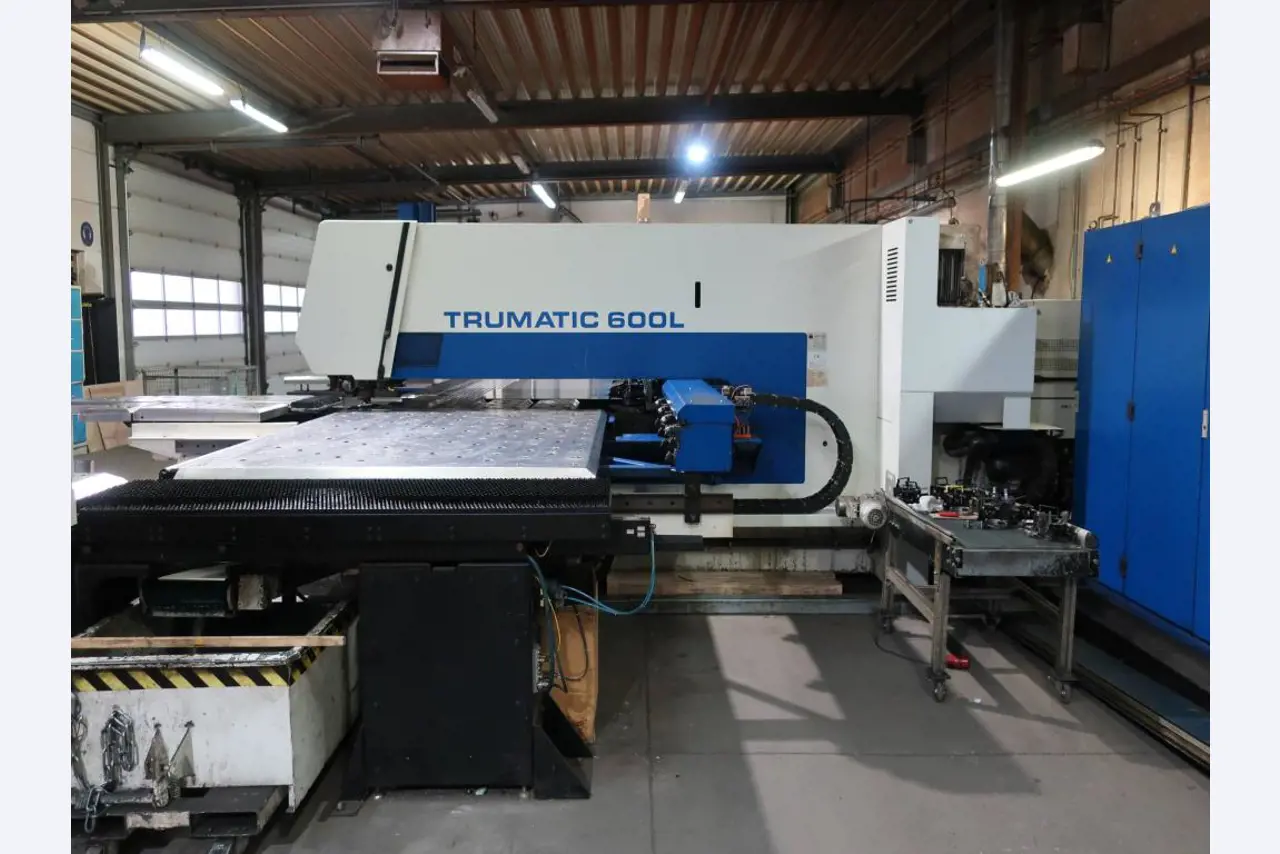 Máquinas para o processamento de chapas metálicas de espessura fina/média<br>(corte, perfuração, prensagem, dobragem)<br><font size="2">Em colaboração com a Hilco Industrial Acquisitions bv</font>-2