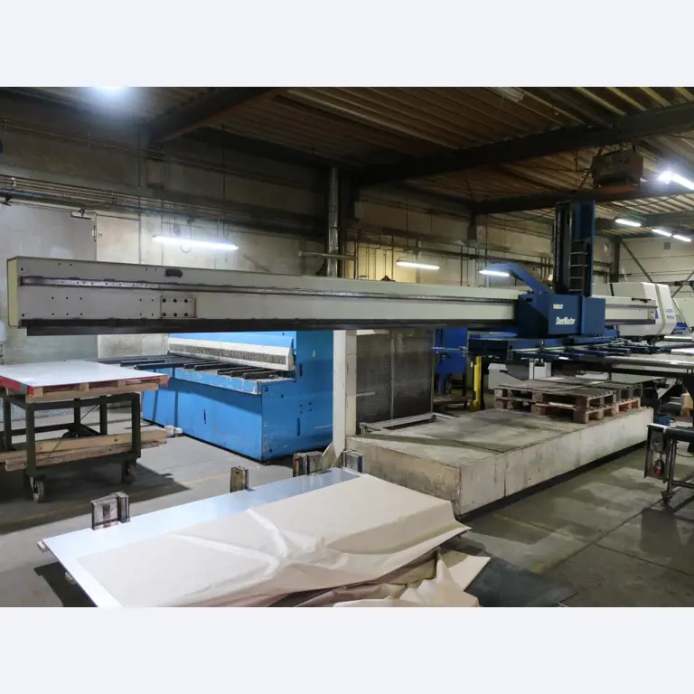 Máquinas para o processamento de chapas metálicas de espessura fina/média<br>(corte, perfuração, prensagem, dobragem)<br><font size="2">Em colaboração com a Hilco Industrial Acquisitions bv</font>-4