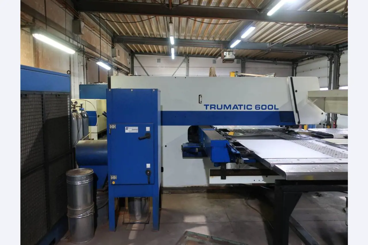 Máquinas para o processamento de chapas metálicas de espessura fina/média<br>(corte, perfuração, prensagem, dobragem)<br><font size="2">Em colaboração com a Hilco Industrial Acquisitions bv</font>-8