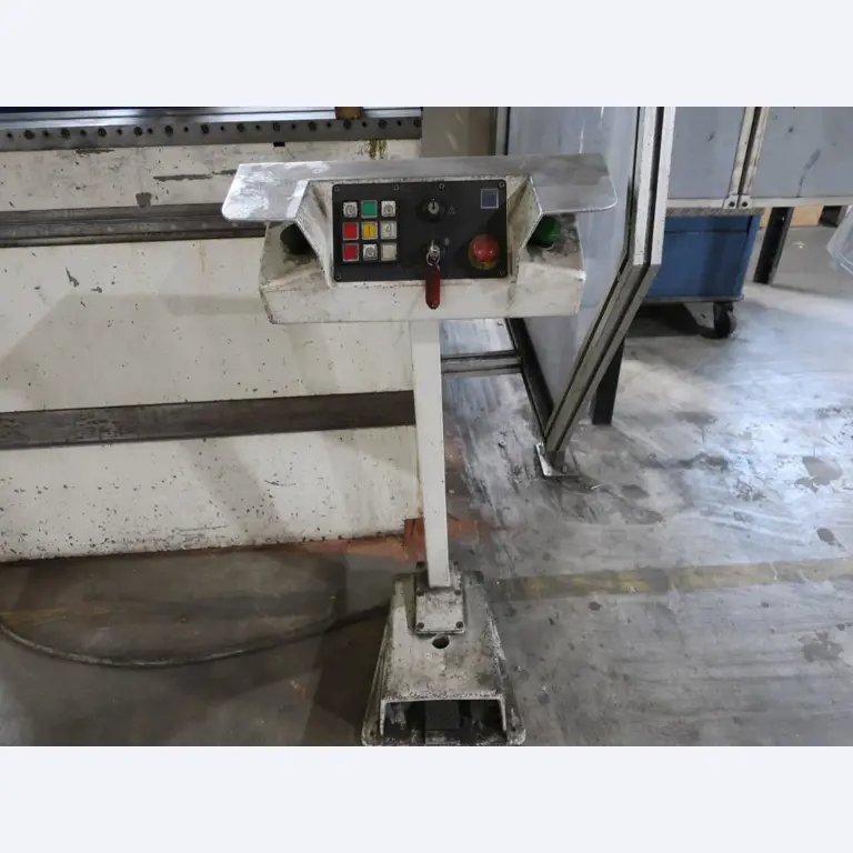 Máquinas para o processamento de chapas metálicas de espessura fina/média<br>(corte, perfuração, prensagem, dobragem)<br><font size="2">Em colaboração com a Hilco Industrial Acquisitions bv</font>-13