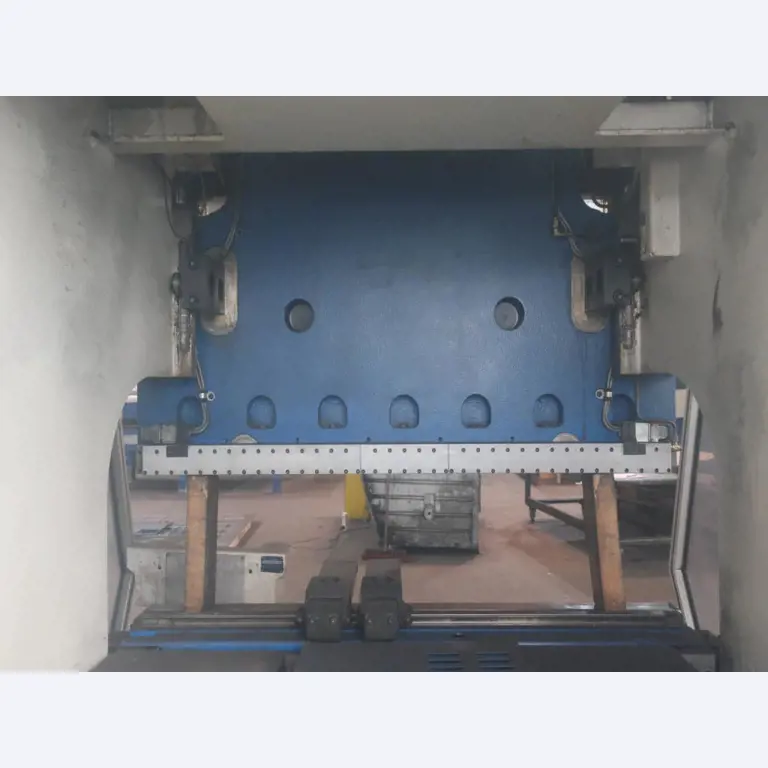 Máquinas para o processamento de chapas metálicas de espessura fina/média<br>(corte, perfuração, prensagem, dobragem)<br><font size="2">Em colaboração com a Hilco Industrial Acquisitions bv</font>-10