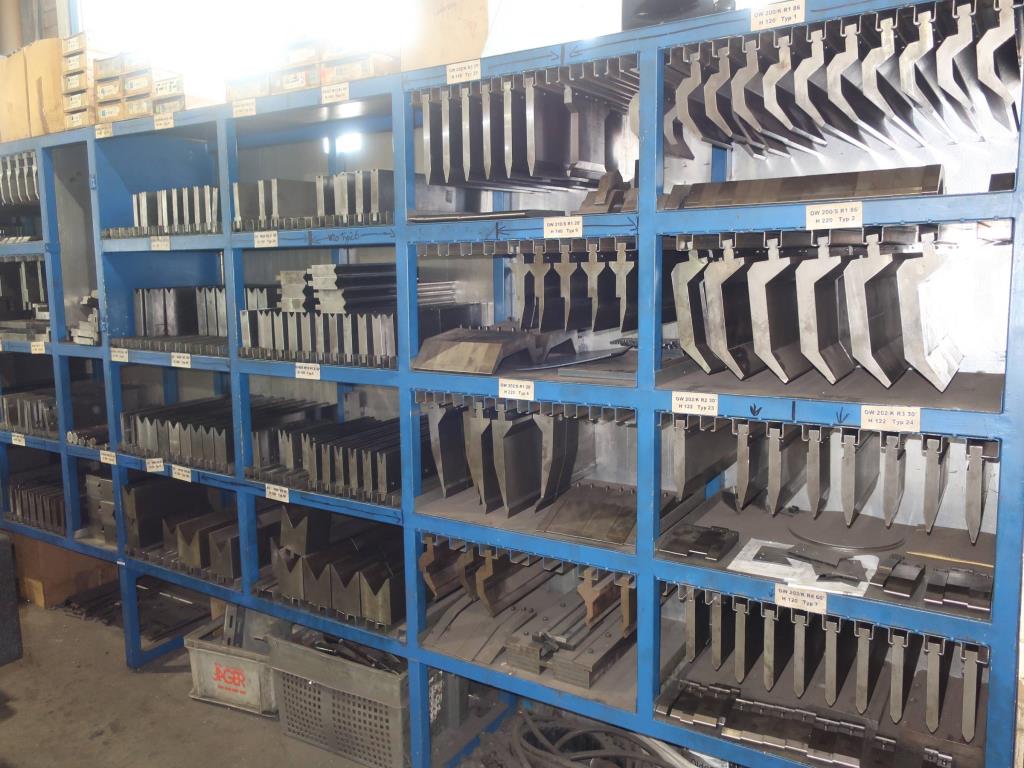 Machines for processing thin/medium thick sheet metal<br> (cutting, punching, pressing, bending)<br><font size="2">In collaboration with Hilco Industrial Acquisitions bv<br></font>-2