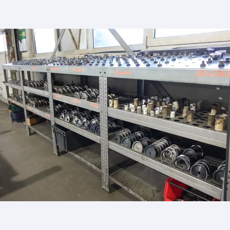 Máquinas para o processamento de chapas metálicas de espessura fina/média<br>(corte, perfuração, prensagem, dobragem)<br><font size="2">Em colaboração com a Hilco Industrial Acquisitions bv</font>-12