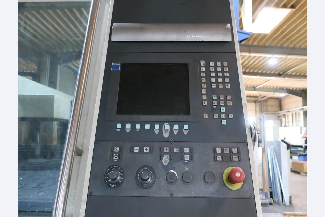 Máquinas para o processamento de chapas metálicas de espessura fina/média<br>(corte, perfuração, prensagem, dobragem)<br><font size="2">Em colaboração com a Hilco Industrial Acquisitions bv</font>-5