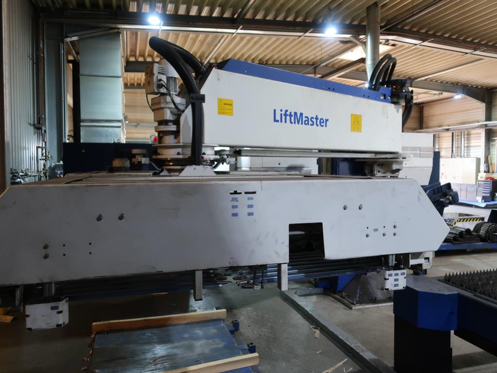 Machines for processing thin/medium thick sheet metal<br> (cutting, punching, pressing, bending)<br><font size="2">In collaboration with Hilco Industrial Acquisitions bv<br></font>-10