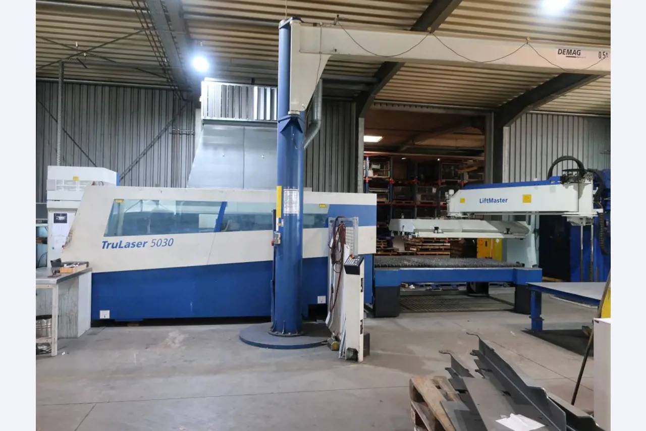 Machines for processing thin/medium thick sheet metal<br> (cutting, punching, pressing, bending)<br><font size="2">In collaboration with Hilco Industrial Acquisitions bv<br></font>-2