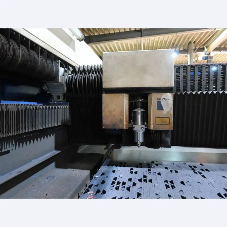 Machines for processing thin/medium thick sheet metal<br> (cutting, punching, pressing, bending)<br><font size="2">In collaboration with Hilco Industrial Acquisitions bv<br></font>-6