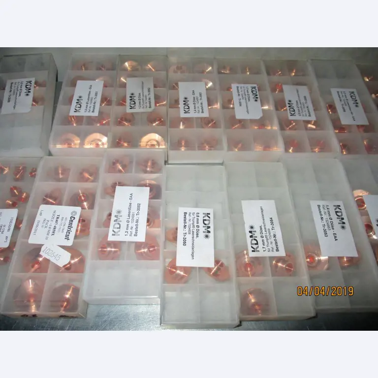 Máquinas para o processamento de chapas metálicas de espessura fina/média<br>(corte, perfuração, prensagem, dobragem)<br><font size="2">Em colaboração com a Hilco Industrial Acquisitions bv</font>-3