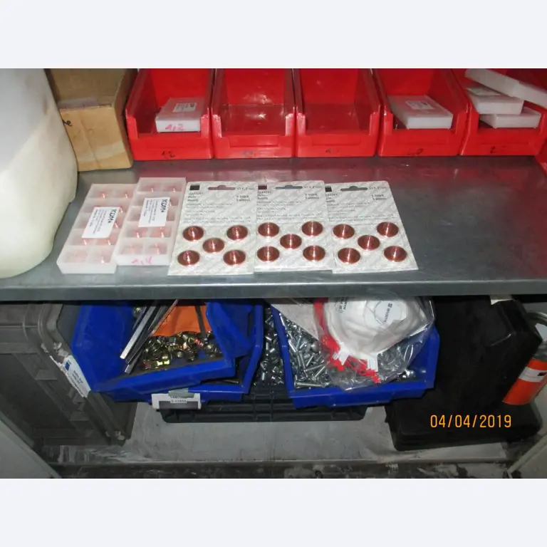Máquinas para o processamento de chapas metálicas de espessura fina/média<br>(corte, perfuração, prensagem, dobragem)<br><font size="2">Em colaboração com a Hilco Industrial Acquisitions bv</font>-4