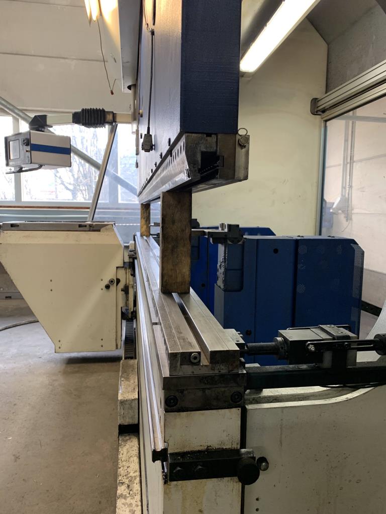 Machines for processing thin/medium thick sheet metal<br> (cutting, punching, pressing, bending)<br><font size="2">In collaboration with Hilco Industrial Acquisitions bv<br></font>-2