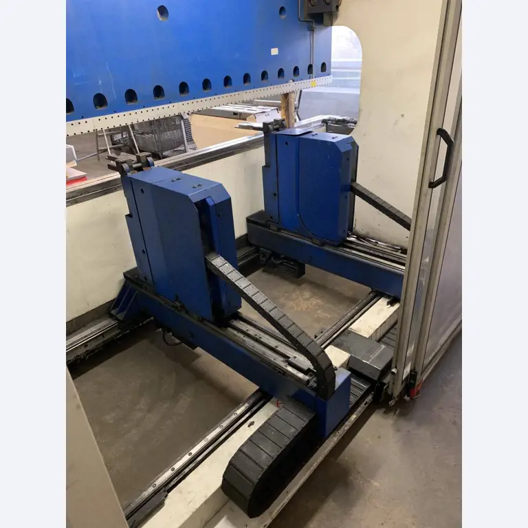 Máquinas para o processamento de chapas metálicas de espessura fina/média<br>(corte, perfuração, prensagem, dobragem)<br><font size="2">Em colaboração com a Hilco Industrial Acquisitions bv</font>-3