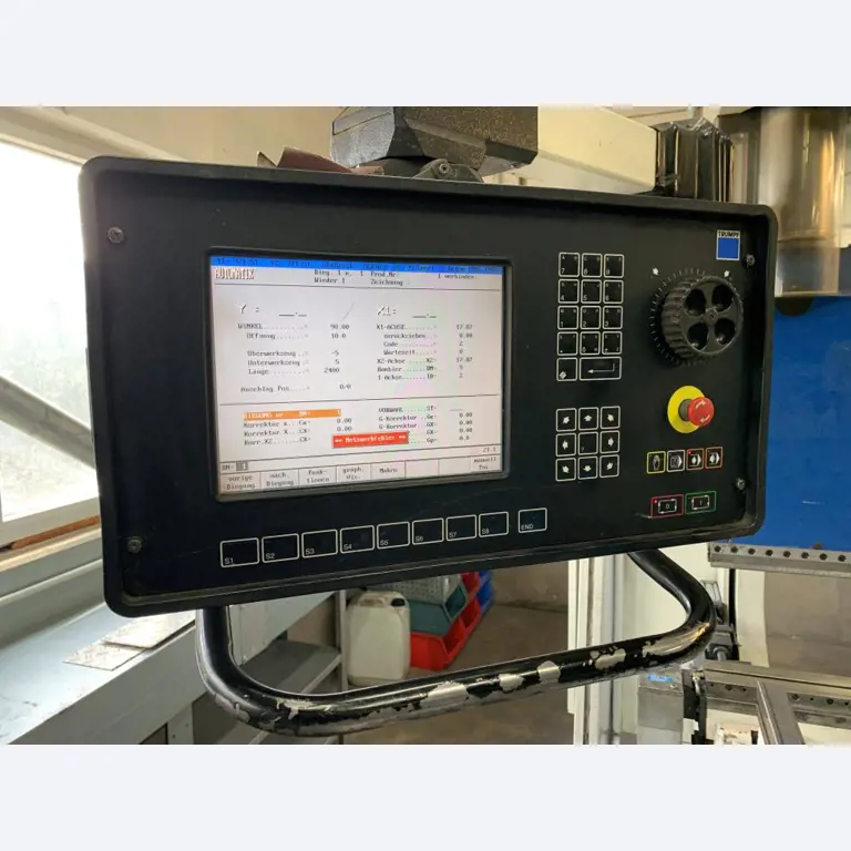 Máquinas para o processamento de chapas metálicas de espessura fina/média<br>(corte, perfuração, prensagem, dobragem)<br><font size="2">Em colaboração com a Hilco Industrial Acquisitions bv</font>-6