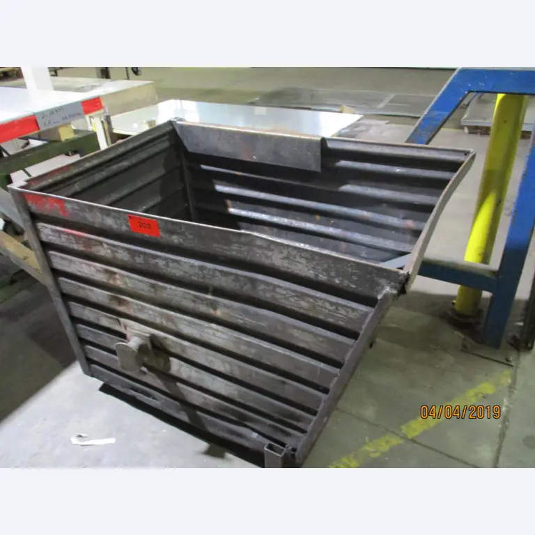 Máquinas para o processamento de chapas metálicas de espessura fina/média<br>(corte, perfuração, prensagem, dobragem)<br><font size="2">Em colaboração com a Hilco Industrial Acquisitions bv</font>-1