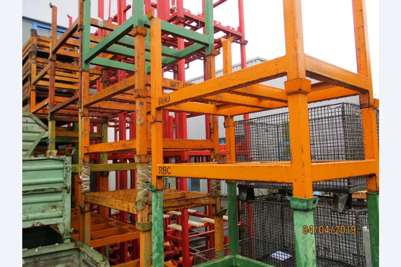 Máquinas para o processamento de chapas metálicas de espessura fina/média<br>(corte, perfuração, prensagem, dobragem)<br><font size="2">Em colaboração com a Hilco Industrial Acquisitions bv</font>-3