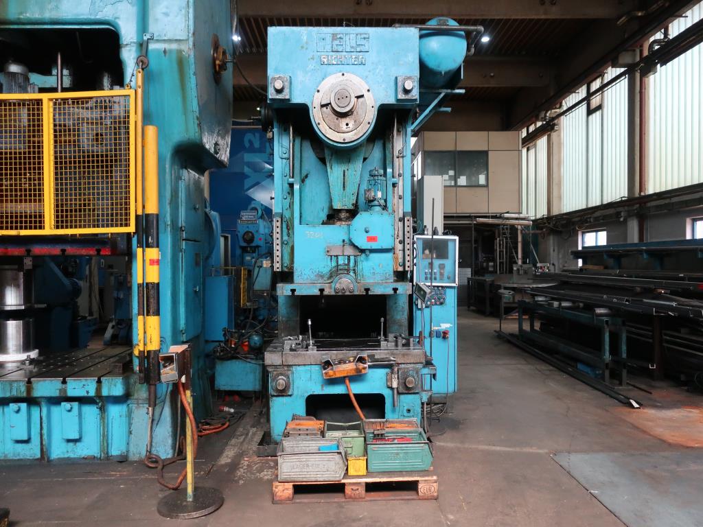 Machines for processing thin/medium thick sheet metal<br> (cutting, punching, pressing, bending)<br><font size="2">In collaboration with Hilco Industrial Acquisitions bv<br></font>-1