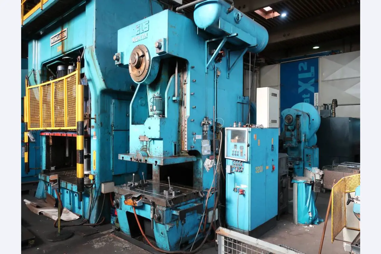 Machines for processing thin/medium thick sheet metal<br> (cutting, punching, pressing, bending)<br><font size="2">In collaboration with Hilco Industrial Acquisitions bv<br></font>-2